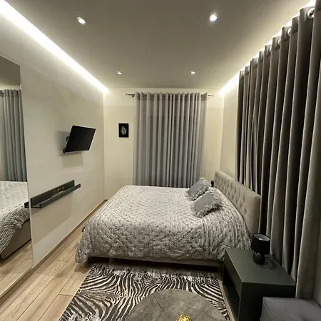 Corplex Τίρανα