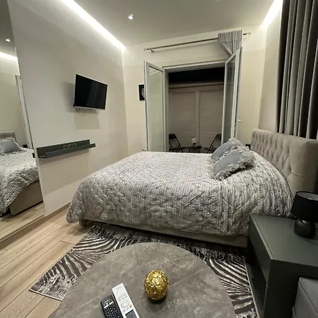 Corplex Τίρανα